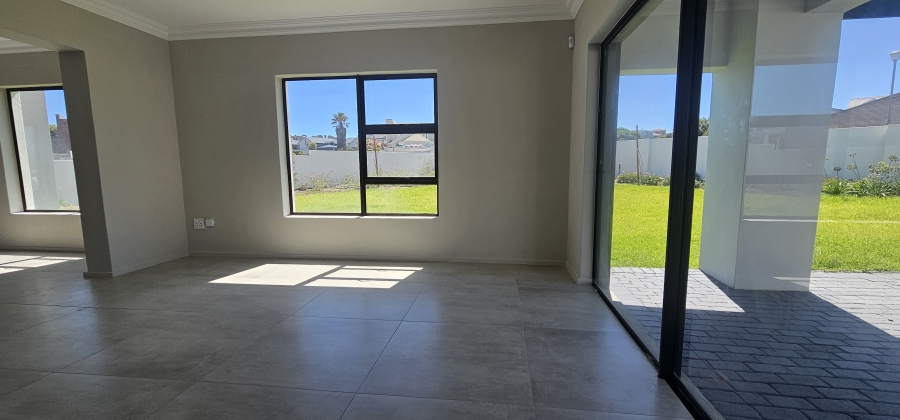 5 Bedroom Property for Sale in Myburgh Park Western Cape